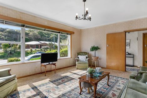 Photo of property in 84 Newlands Road, Newlands, Wellington, 6037