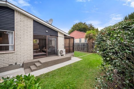 Photo of property in 32 Prestons Road, Redwood, Christchurch, 8051
