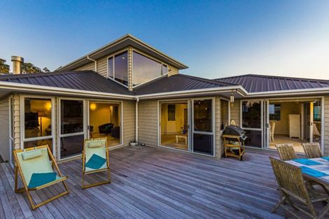 Photo of property in 32 Pohutukawa Avenue, Red Beach, 0932