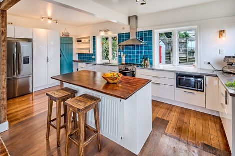 Photo of property in 336 The Esplanade, Island Bay, Wellington, 6023