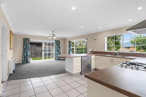 Photo of property in 16 Rosebank Avenue, Kelvin Grove, Palmerston North, 4414