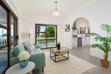 Photo of property in 35d Edmonton Road, Henderson, Auckland, 0612