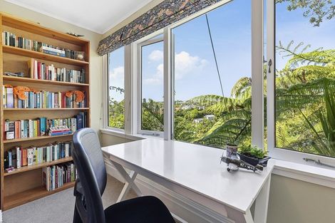 Photo of property in 37 Garden Road, Northland, Wellington, 6012