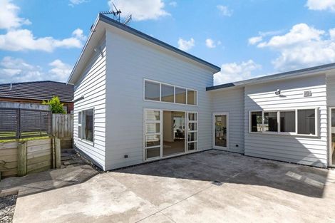 Photo of property in 18 Dusky Crescent, Aotea, Porirua, 5024