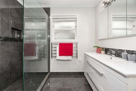 Photo of property in 44 Tahi Terrace, Glen Eden, Auckland, 0602