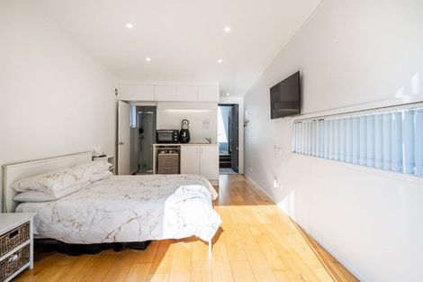 Photo of property in 2/20 Celeste Place, Totara Vale, Auckland, 0627