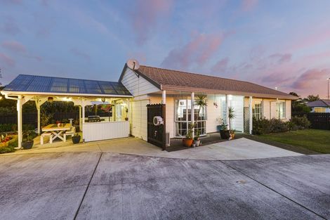 Photo of property in 21 Randwick Place, Randwick Park, Auckland, 2105
