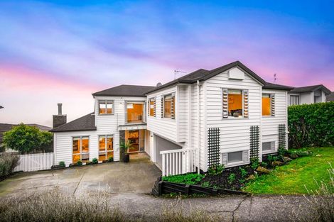 Photo of property in 8 Oak View Terrace, Schnapper Rock, Auckland, 0632