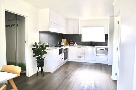 Photo of property in 109 Target Road, Totara Vale, Auckland, 0629