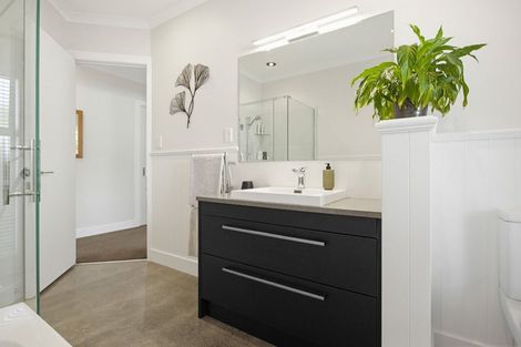 Photo of property in 14 Topping Place, Whitianga, 3510