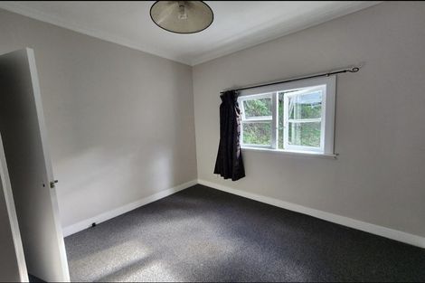 Photo of property in 19 Governor Road, Northland, Wellington, 6012