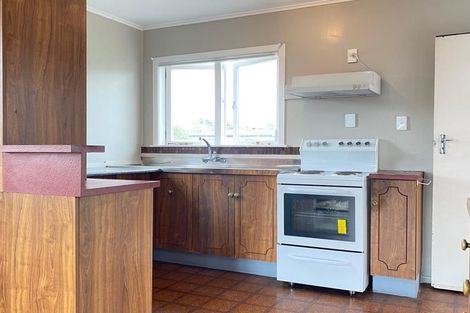 Photo of property in 47 Royal View Road, Te Atatu South, Auckland, 0610