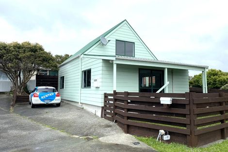 Photo of property in 32a Horokiwi Road West, Newlands, Wellington, 6037