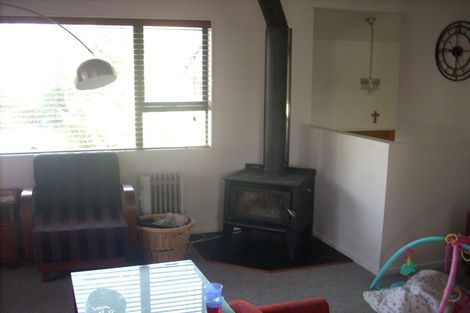 Photo of property in 2/6 Topliss Drive, Northcross, Auckland, 0632