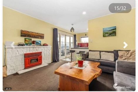 Photo of property in 10 Bishop Street, Green Bay, Auckland, 0604