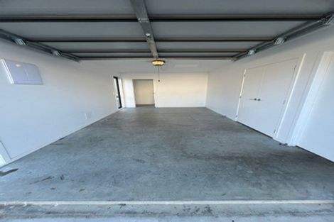 Photo of property in 3157 Great North Road, New Lynn, Auckland, 0600