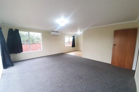 Photo of property in 5 Hillcrest Drive, Kelvin Grove, Palmerston North, 4414