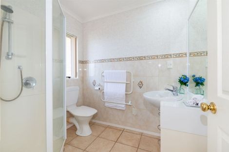 Photo of property in 27 John Brooke Crescent, East Tamaki Heights, Auckland, 2016