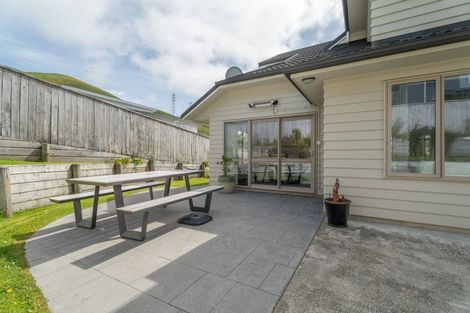 Photo of property in 8 Neston Grove, Churton Park, Wellington, 6037