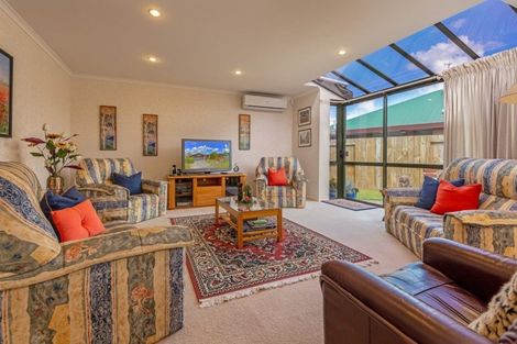 Photo of property in 7 Strachan Way, Highbury, Palmerston North, 4412