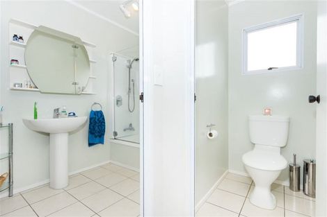 Photo of property in 9 Karaka Street, New Lynn, Auckland, 0600
