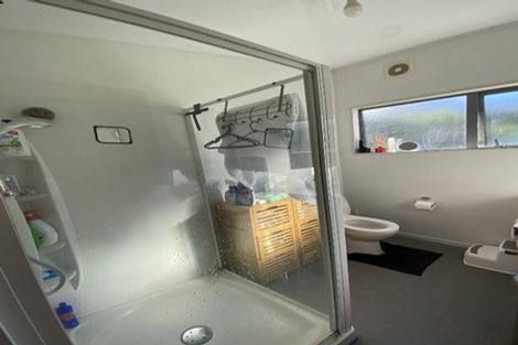 Photo of property in 21f8 Collins Avenue, Tawa, Wellington, 5028