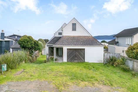 Photo of property in 122 Seaview Road, Paraparaumu Beach, Paraparaumu, 5032