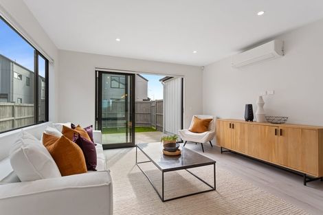 Photo of property in 17 Park Green Avenue, Rosehill, 2113