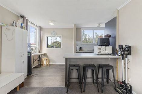 Photo of property in 22 Edgeworth Road, Glenfield, Auckland, 0629
