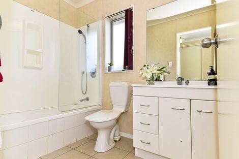 Photo of property in 32 Sandwick Drive, Weymouth, Auckland, 2103