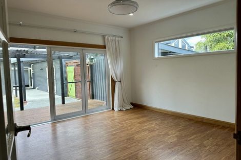 Photo of property in 42 Puriri Terrace, Roslyn, Palmerston North, 4414