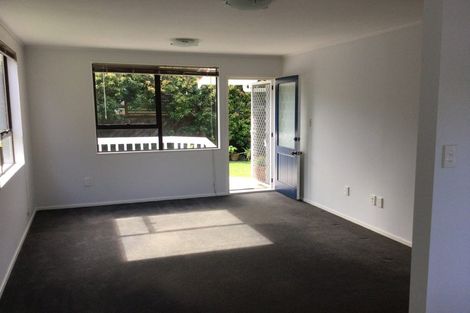 Photo of property in 7 Vardon Road, Green Bay, Auckland, 0604