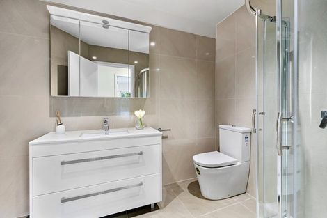 Photo of property in 487a East Coast Road, Murrays Bay, Auckland, 0630