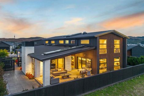 Photo of property in 14 Rotorua Grove, Aotea, Porirua, 5024