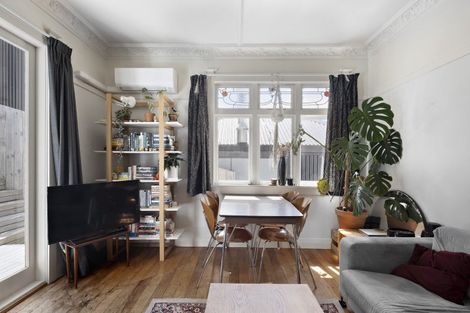 Photo of property in 24 Myrtle Crescent, Mount Cook, Wellington, 6021