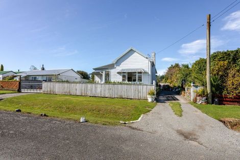 Photo of property in 28 Fox Street, Woodville, 4920