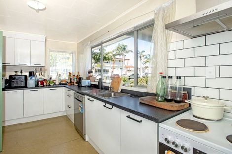 Photo of property in 35 Wellington Street, Te Hapara, Gisborne, 4010