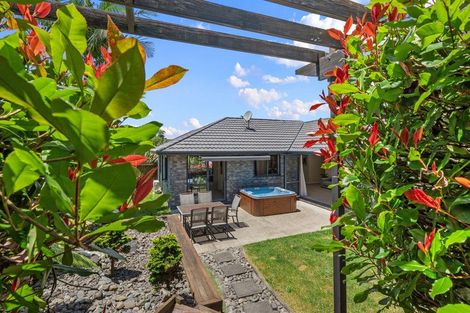 Photo of property in 56 Cabeleigh Drive, Helensville, 0800