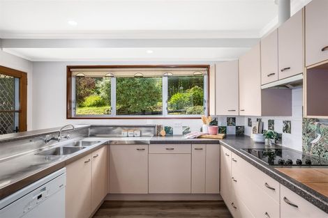Photo of property in 10 Spicer Place, Tawa, Wellington, 5028
