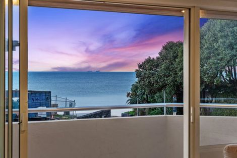 Photo of property in 22 Tiri Road, Milford, Auckland, 0620
