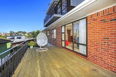 Photo of property in 1/24 Martin Crescent, Northcote, Auckland, 0627