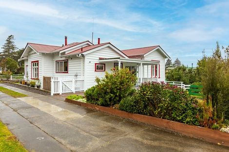 Photo of property in 2 Matthew Street, Waipawa, 4210