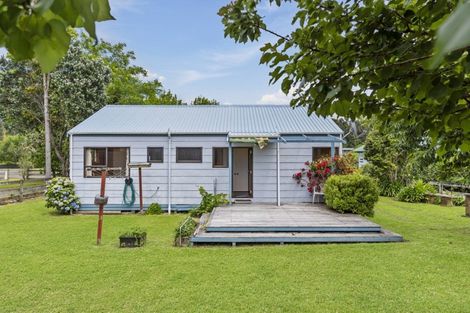 Photo of property in 128 Avalon Place, Whangamata, 3620