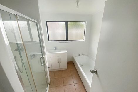 Photo of property in 82 Keegan Drive, Massey, Auckland, 0614