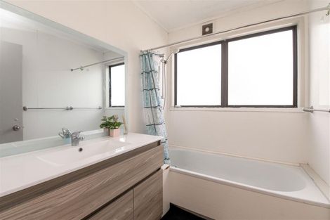 Photo of property in 5 Bradley Place, Lynmore, Rotorua, 3010