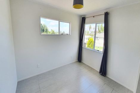 Photo of property in 11 Kearney Place, Massey, Auckland, 0614