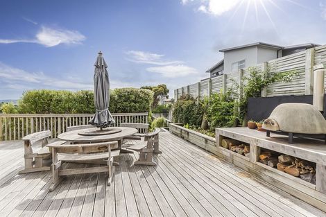 Photo of property in 4 Helm Place, Whitby, Porirua, 5024