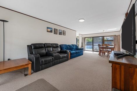 Photo of property in 7a Kirrama Place, Conifer Grove, Takanini, 2112