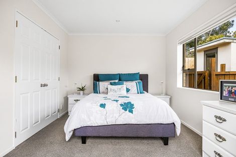 Photo of property in 30 Vermeer Place, West Harbour, Auckland, 0618