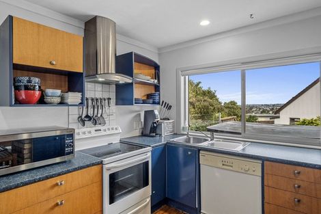 Photo of property in 1/230 East Coast Road, Forrest Hill, Auckland, 0620